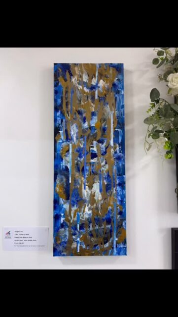 All change for the artwork at Cafe 19 today! The two florals are heading to the Artisan Craft Market on Sunday 29th.
Also added new stock of the necklace and earring sets 🥰
#helenwalkerauthor #givethegiftofunique #acrylicpaint