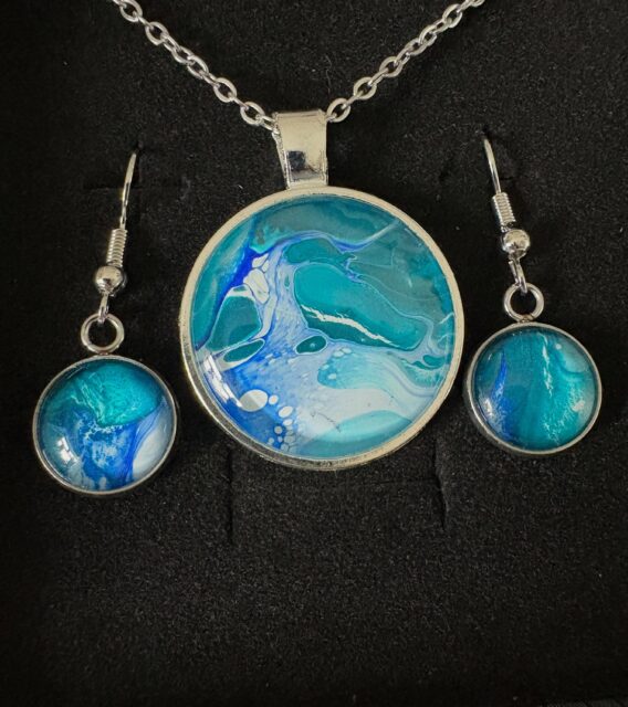 Just some of the new unique beauties I’ve been working on 🥰
These make perfect holiday jewellery and gifts, and at £12 a set, they’re a bit of a perfect price too! 
#helenwalkerauthor #givethegiftofunique