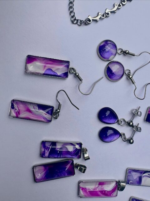 It’s a parade of purple! 
One of my favourite colours 💜 
Some will be heading to the website, some to cafe 19 and some to the craft fair this weekend 🥰 #helenwalkerauthor #givethegiftofunique